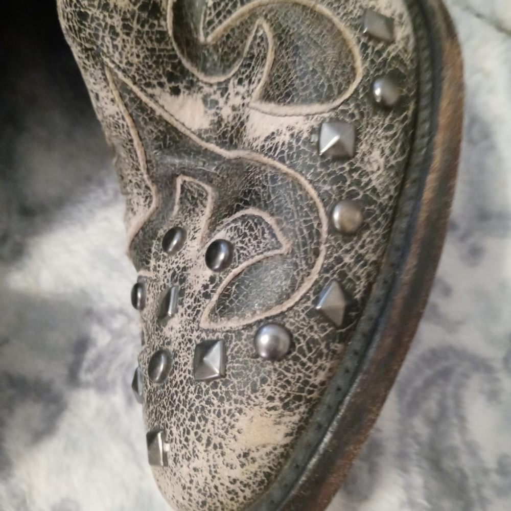 LUCHESSE boots - Picture 2 of 12